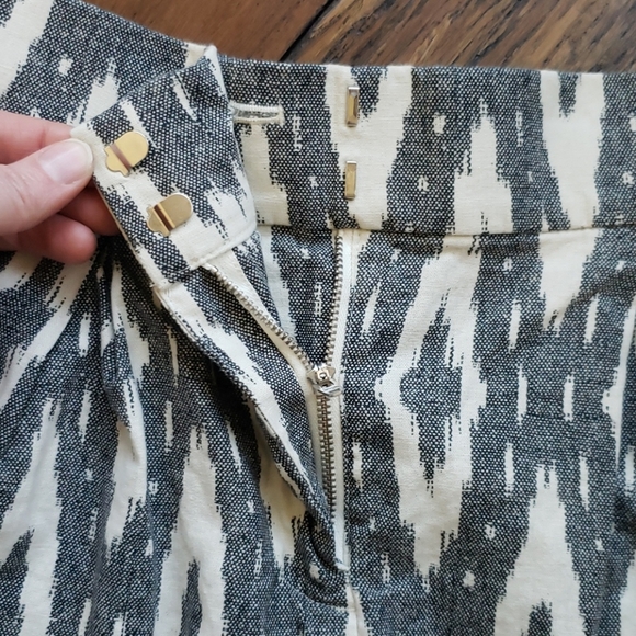 J. Crew Gray and White Patterned Women Shorts - Picture 3 of 7